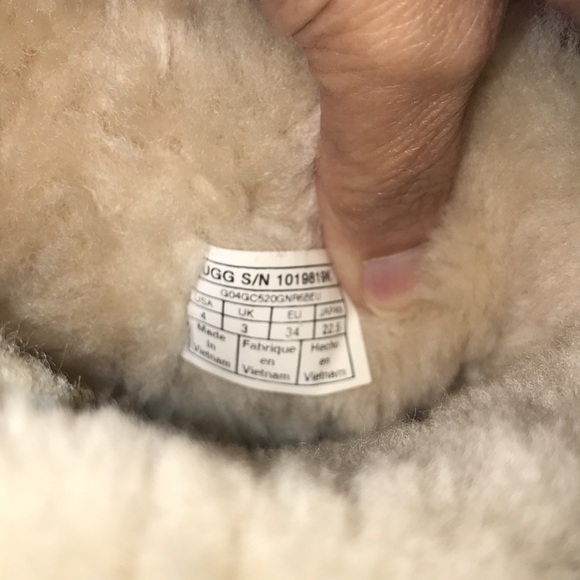 Ugg Bailey bow boots - Picture 6 of 6